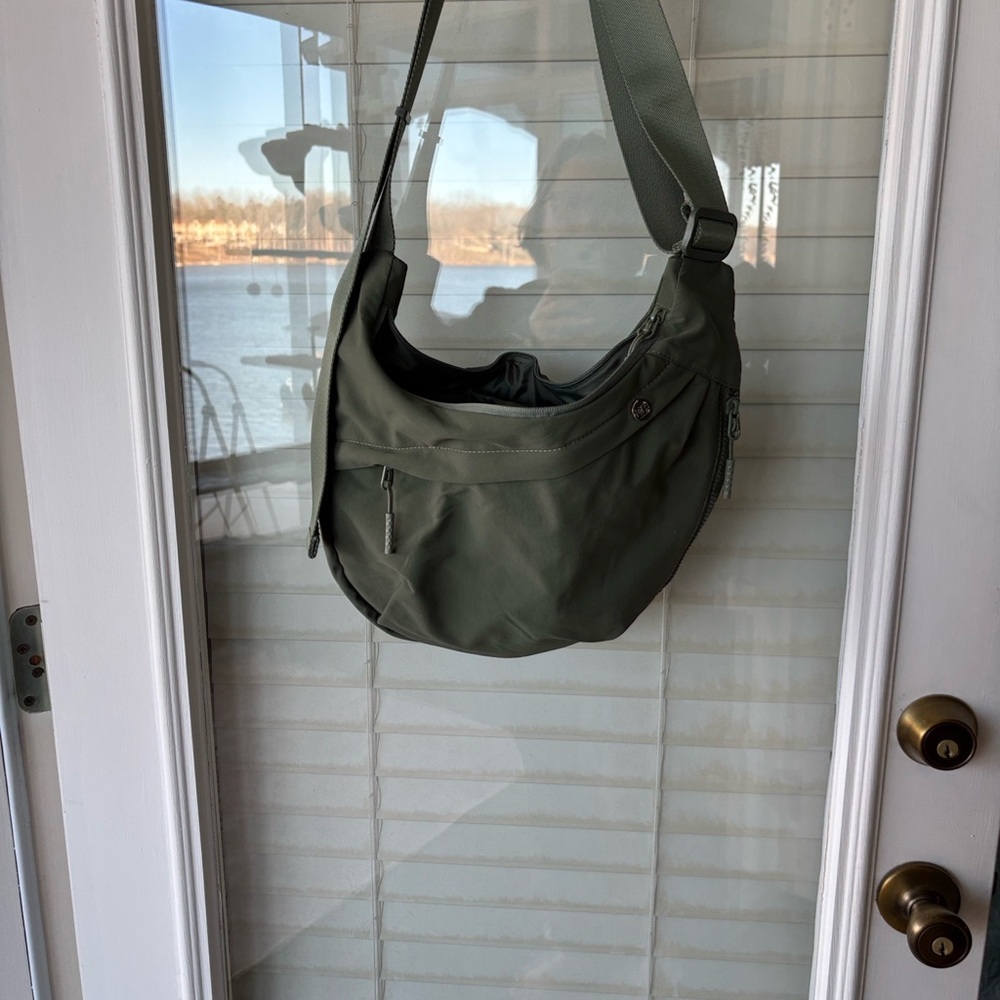 Iris & rainbow Olive Green Women's Crossbody Bag